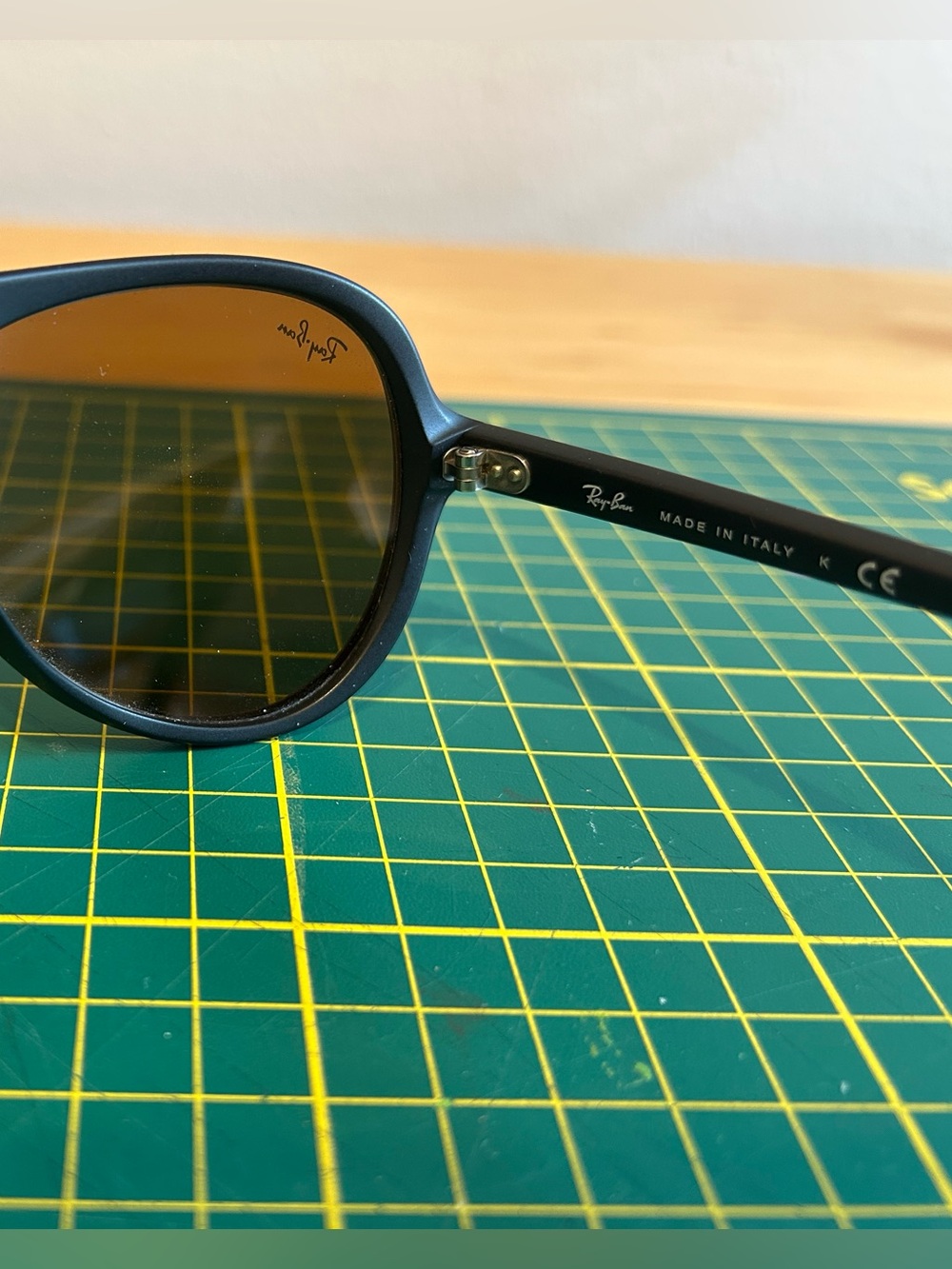 Ray-Ban Aviators - Picture 4 of 6